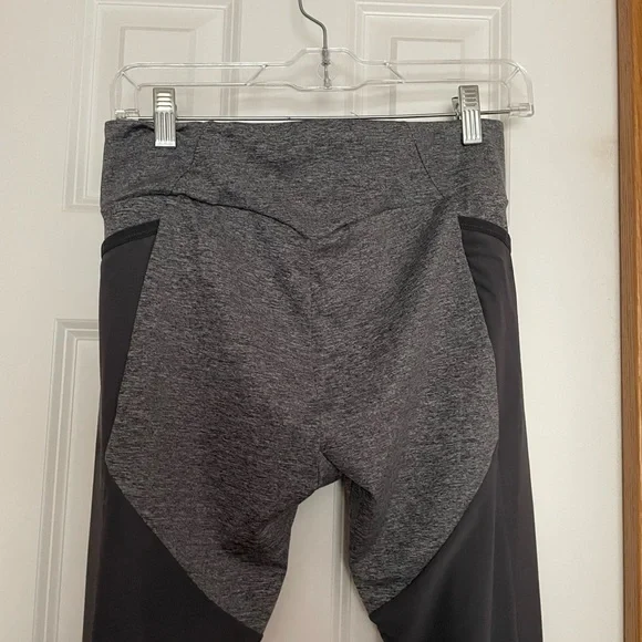 Gymshark Grey Mesh Back Leggings Size Large - Picture 3 of 9